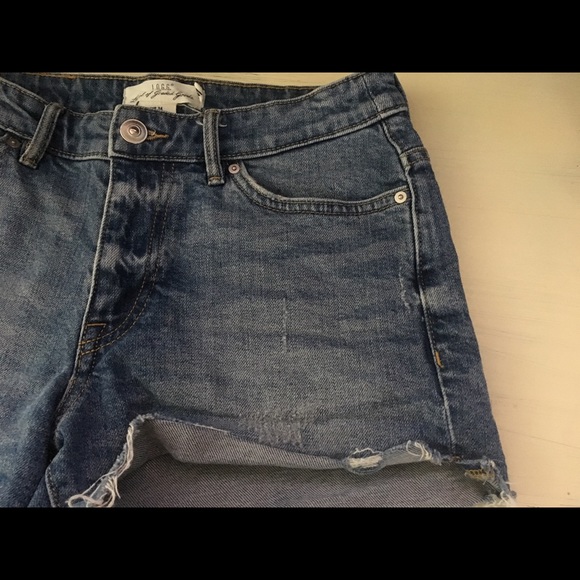 Denim Raw Edge Shorts - Picture 6 of 6